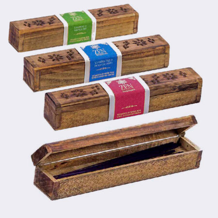 Quemador de inciensos formato caja horizontal de madera con Diseños Grabados y con 10 varillas de incienso.